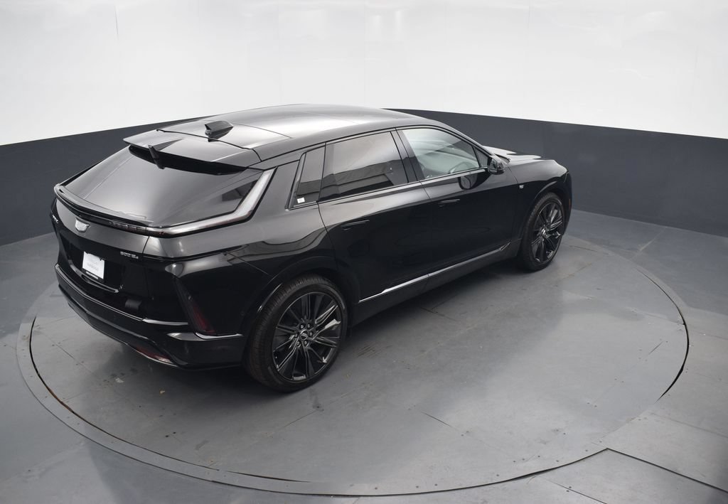 New 2026 Cadillac Lyriq Signature Sport w/ LPO, Floor Liner Package AWD/4WD image 44