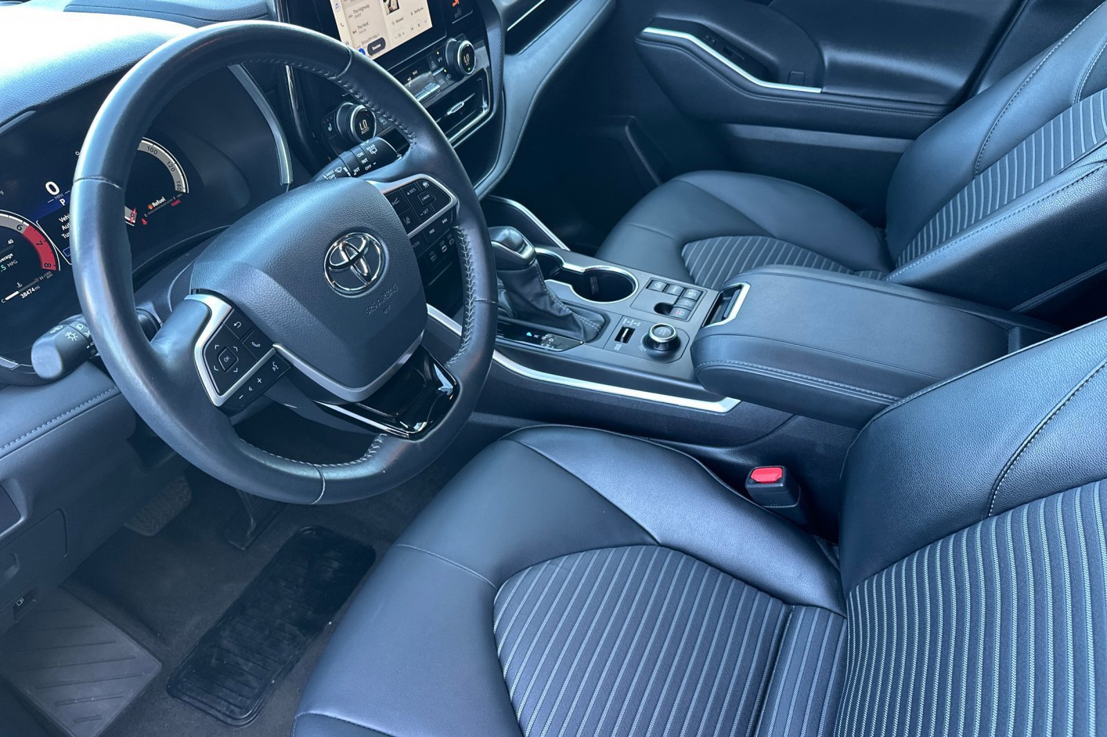 Certified 2025 Toyota Highlander XSE AWD/4WD image 9
