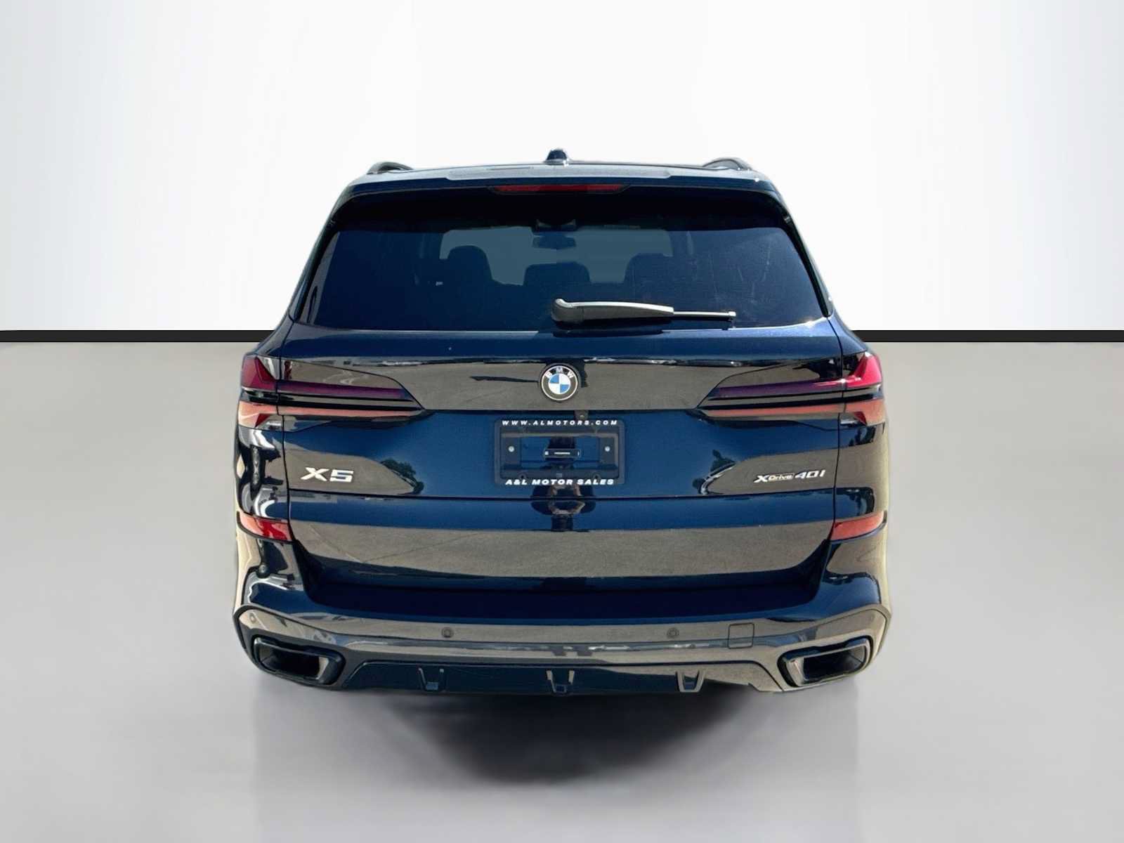 Used 2024 BMW X5 xDrive40i w/ M Sport Package AWD/4WD image 4