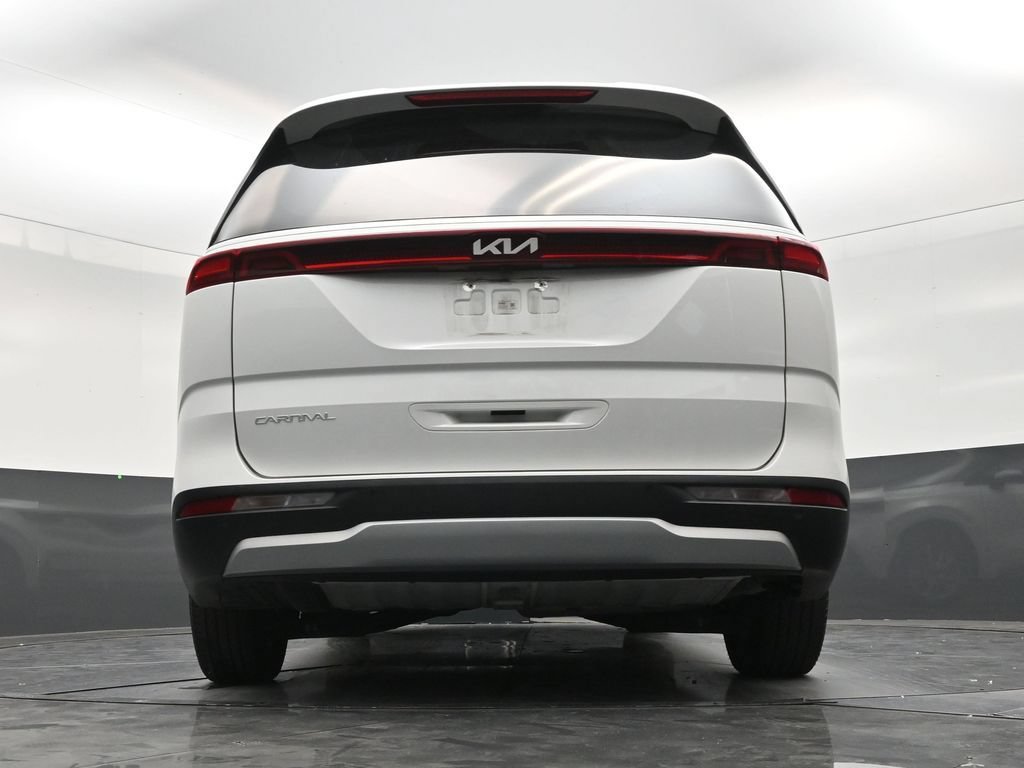 Used 2024 Kia Carnival LX FWD image 23