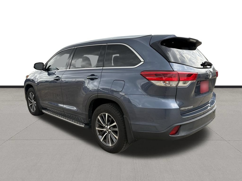 Used 2018 Toyota Highlander XLE FWD image 3