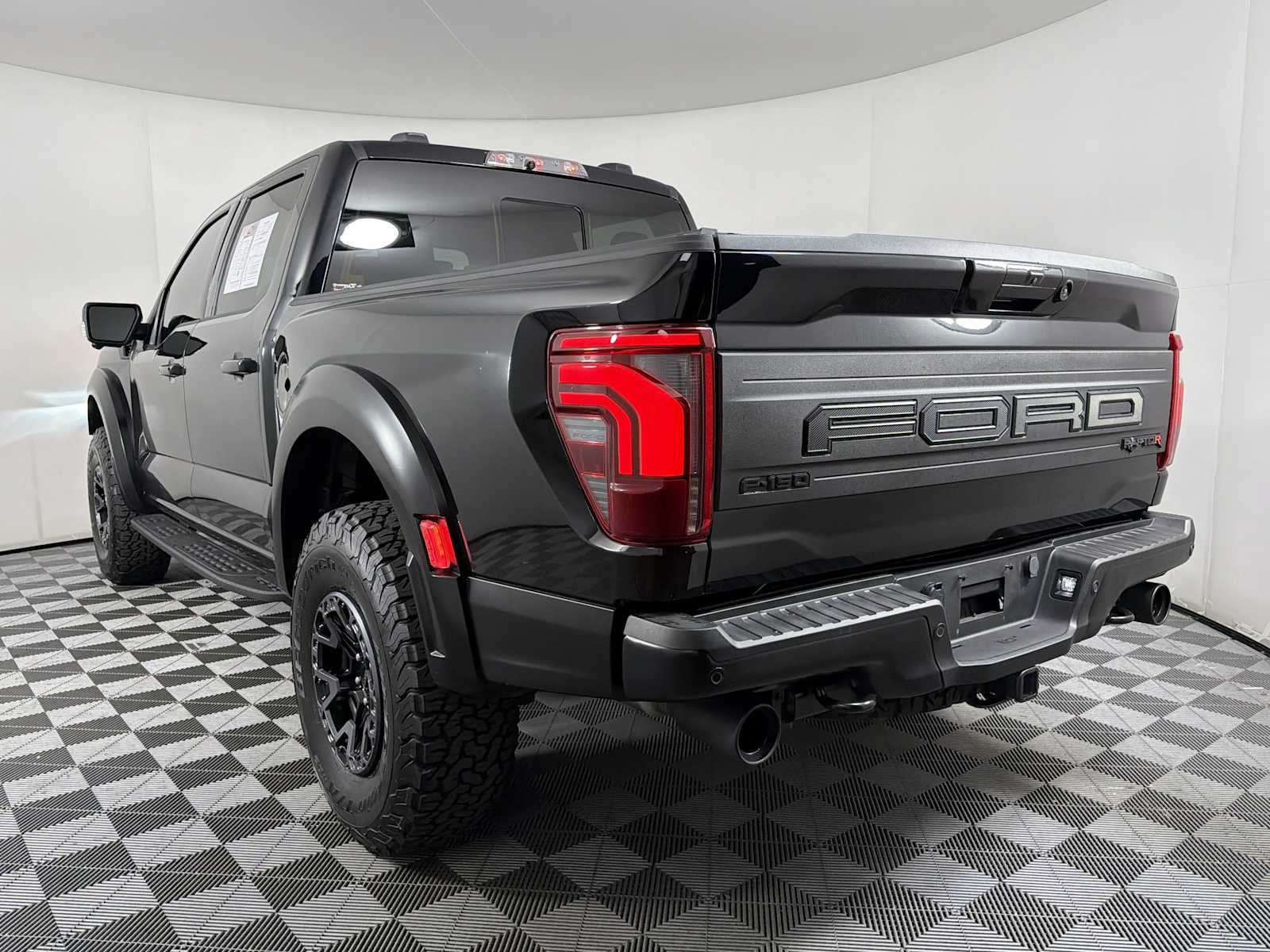 Used 2025 Ford F150 Raptor w/ Equipment Group 803A Raptor R AWD/4WD image 4