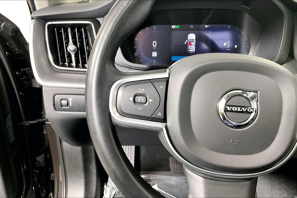 Used 2022 Volvo XC60 B5 Momentum image 18