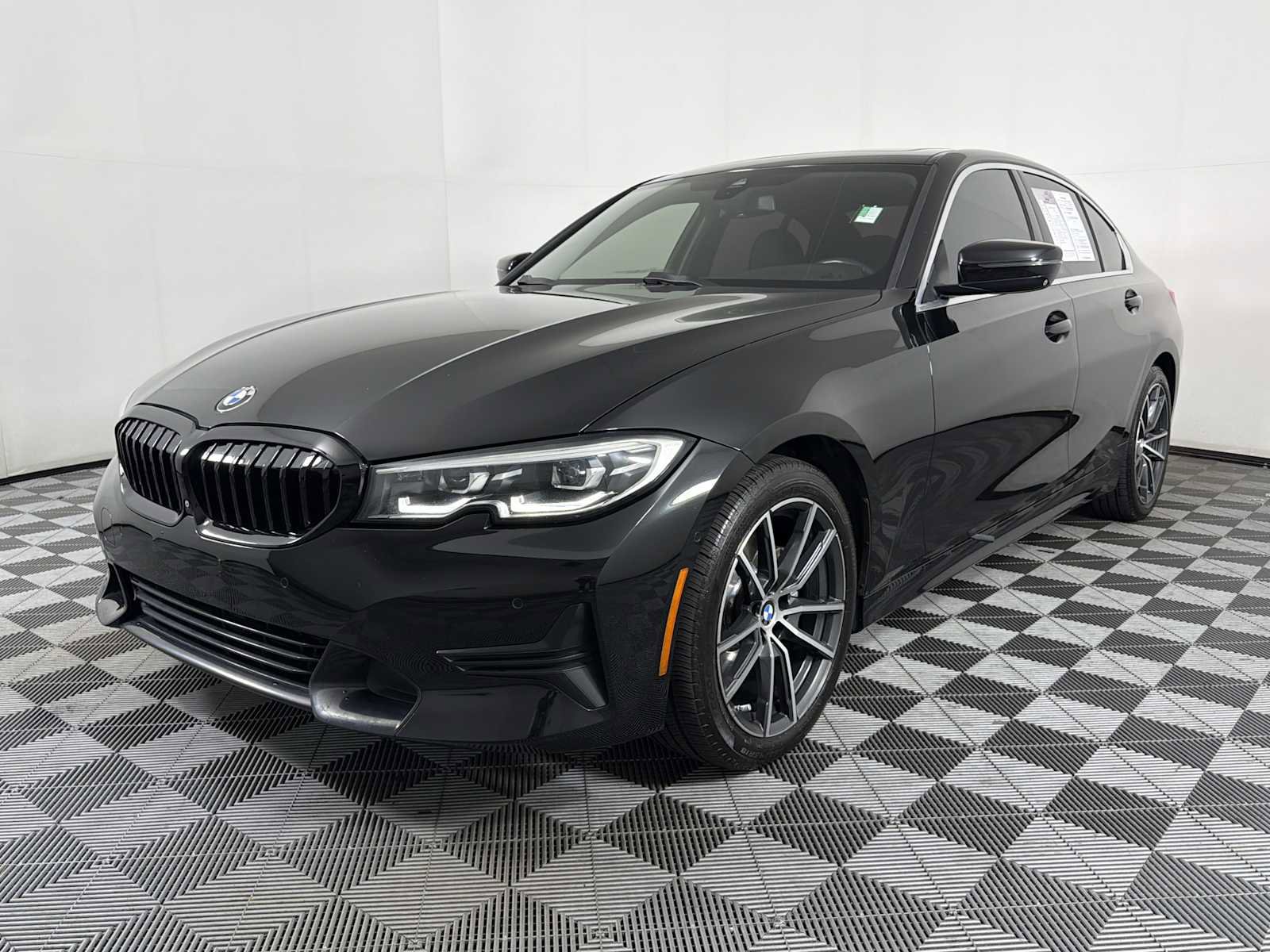 Used 2019 BMW 330i Sedan w/ Convenience Package RWD image 3