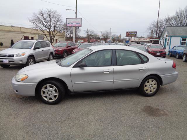 Used 2004 Ford Taurus LX image 3