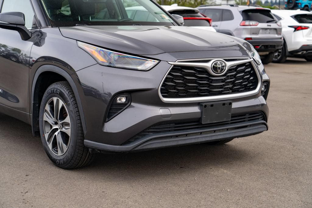 Used 2022 Toyota Highlander XLE AWD/4WD image 6