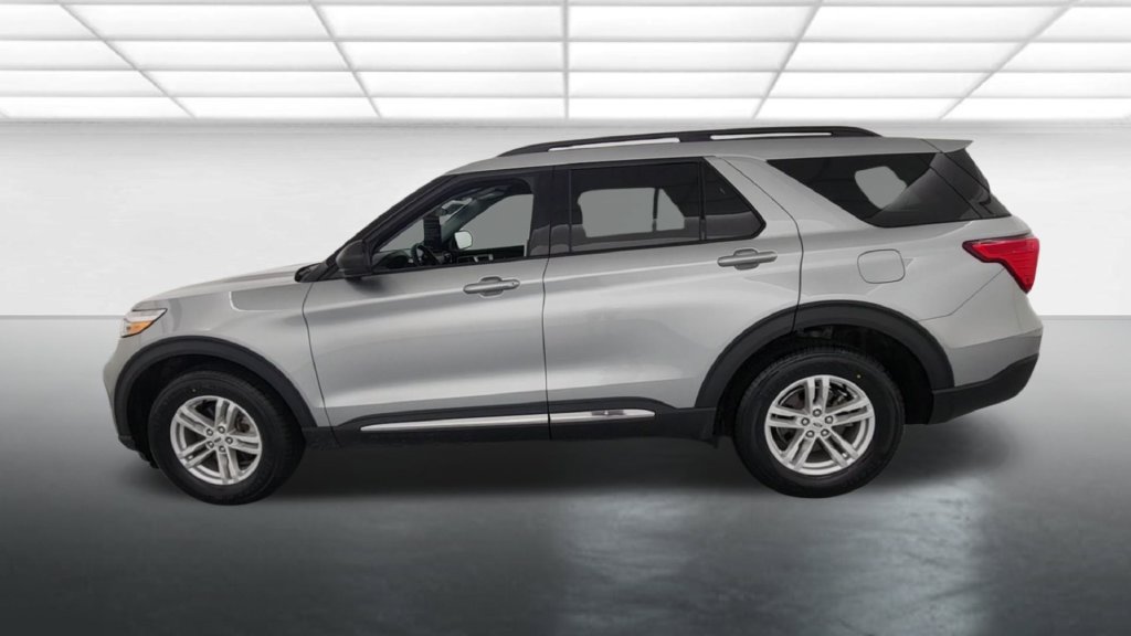 Certified 2024 Ford Explorer XLT w/ Equipment Group 202A AWD/4WD image 6