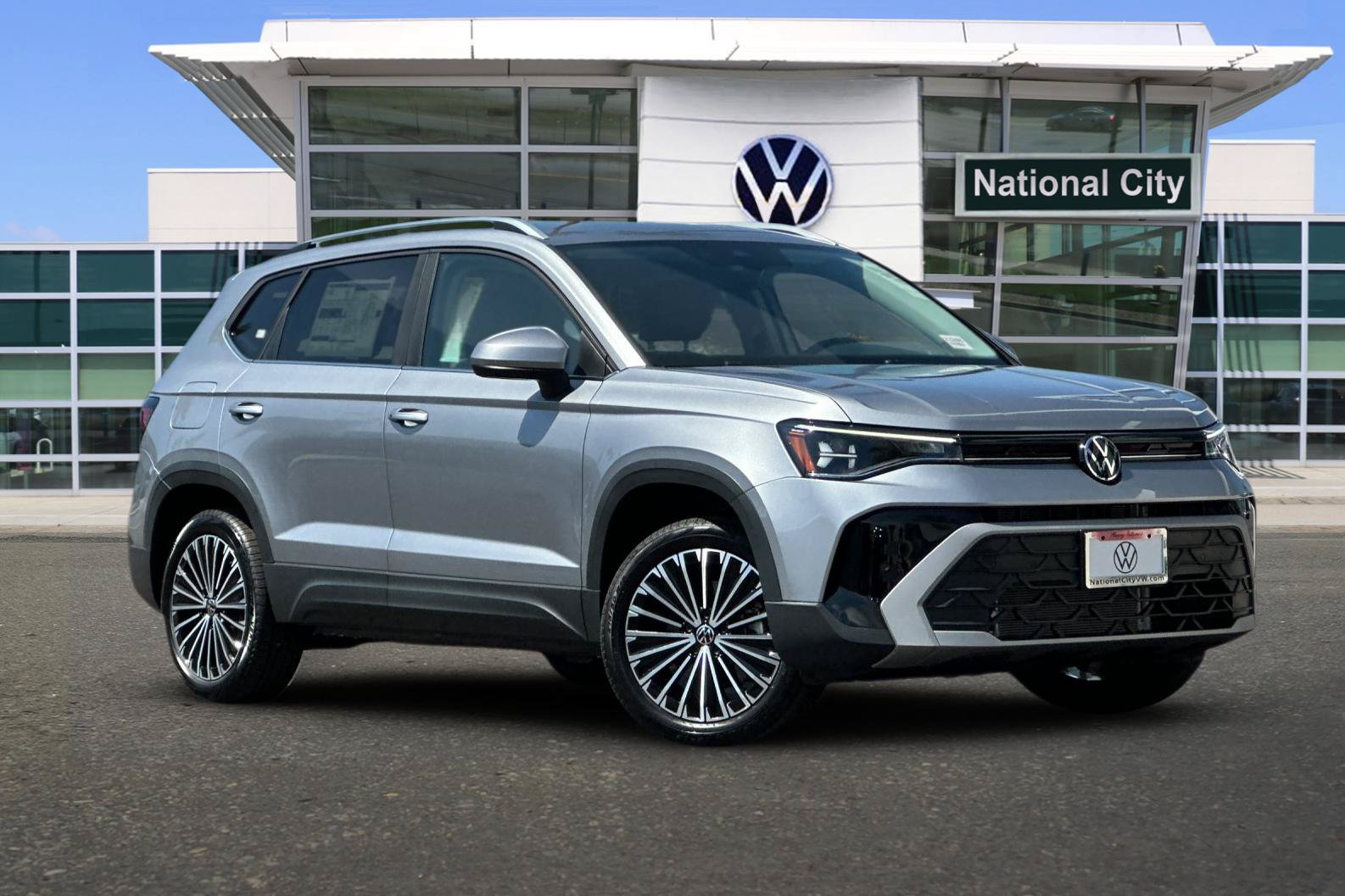 New 2027 Volkswagen Taos SE FWD image 2