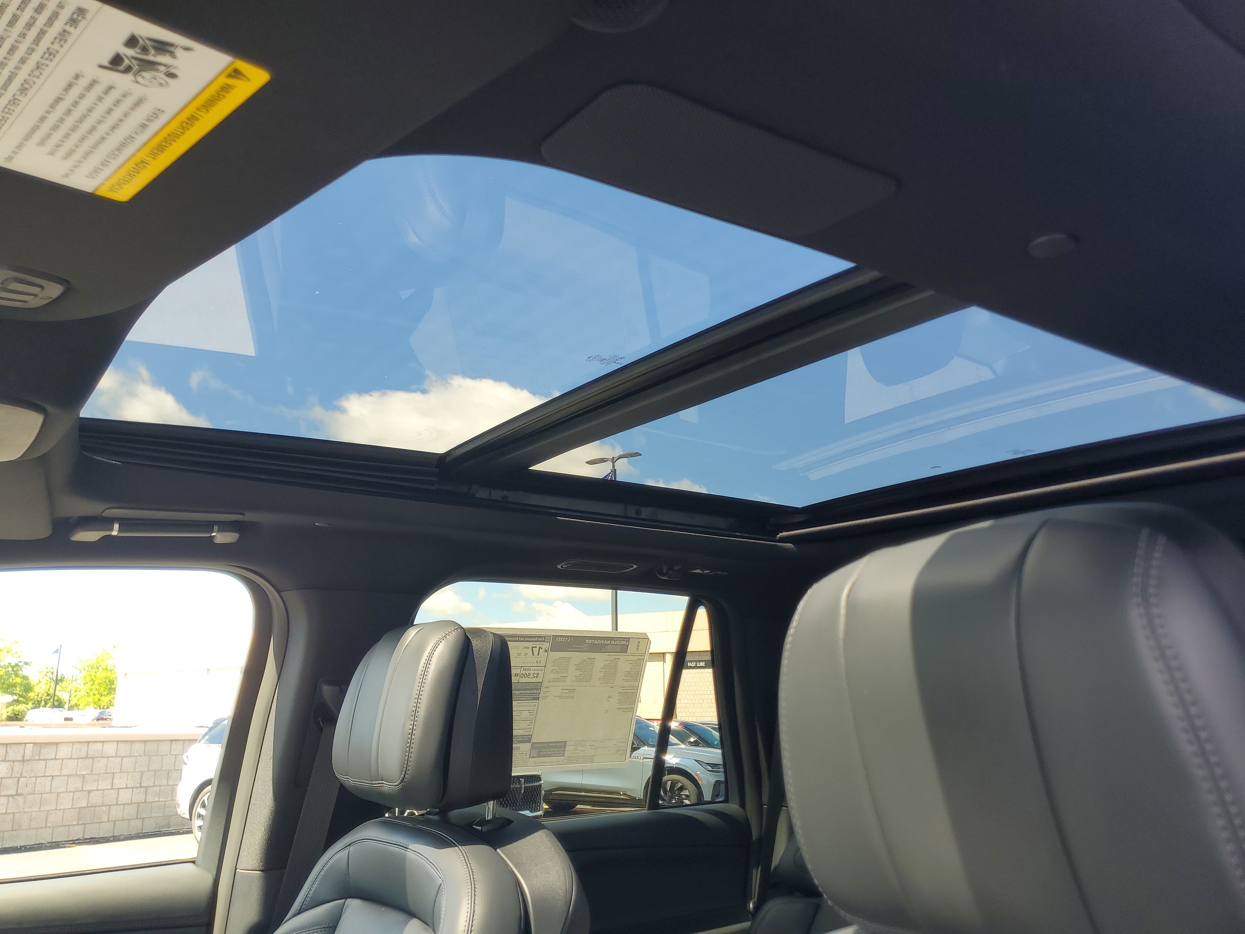 New 2026 Lincoln Navigator Reserve w/ Jet Appearance Package AWD/4WD image 11