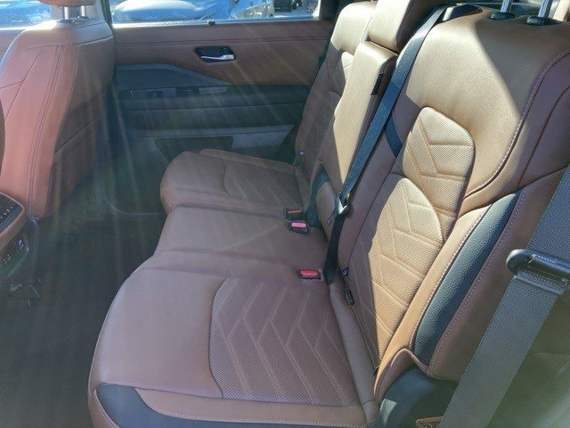 Used 2024 Nissan Pathfinder Platinum w/ Cargo Package image 26