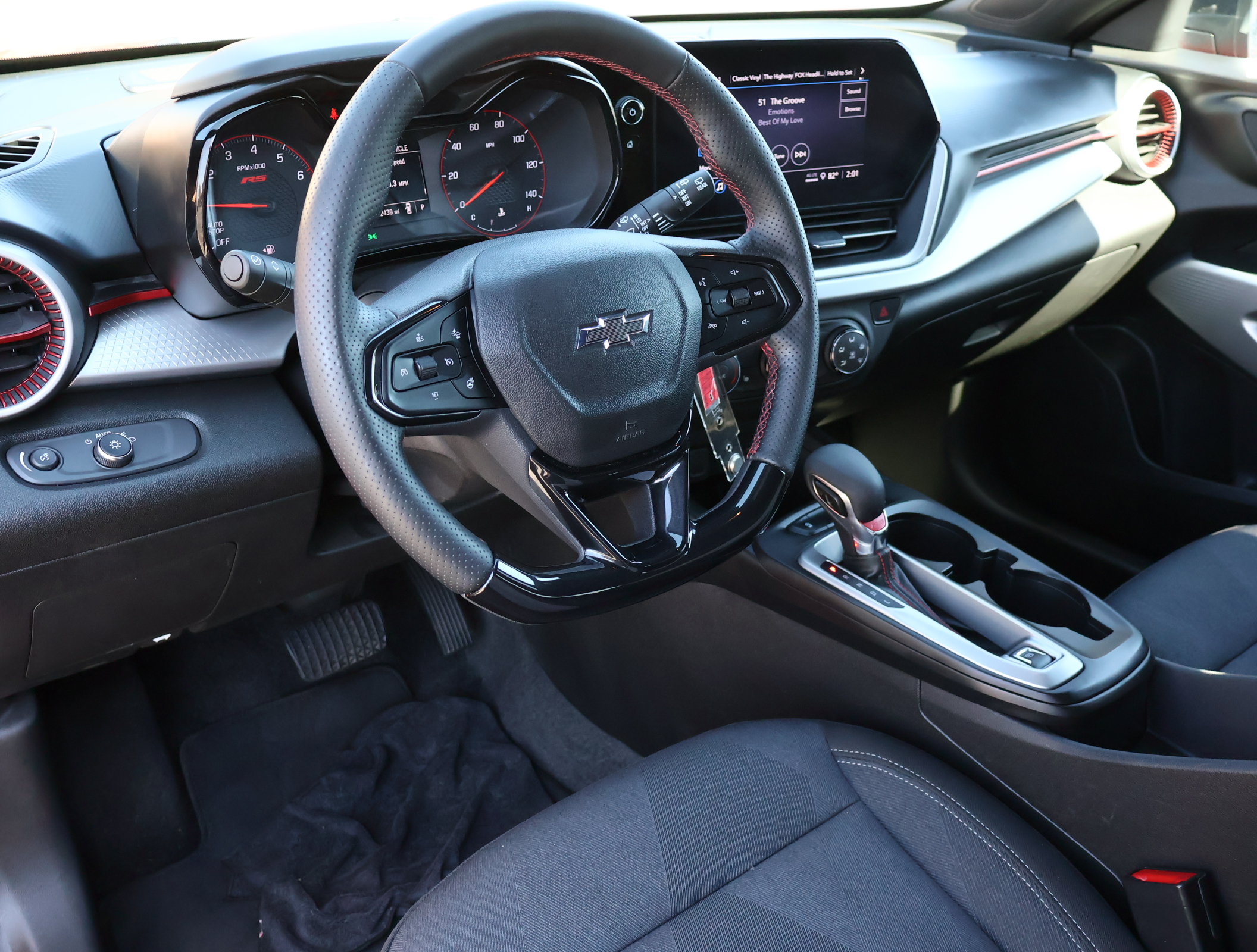 Used 2024 Chevrolet Trax RS w/ Driver Confidence Package FWD image 3