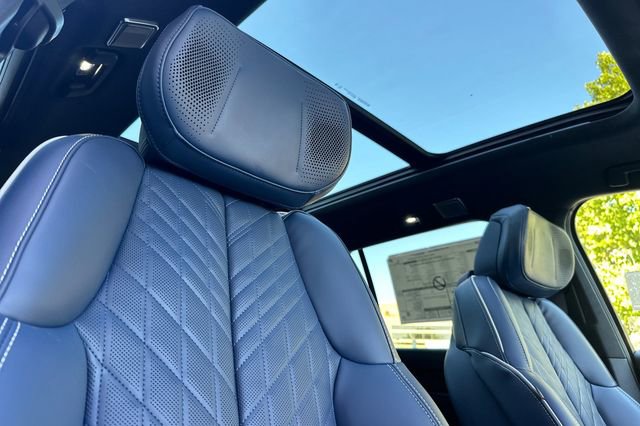 New 2026 Cadillac Vistiq Premium Luxury w/ LPO, Floor Liner Package image 16