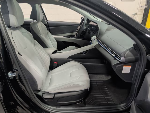 Certified 2025 Hyundai Elantra Limited image 33