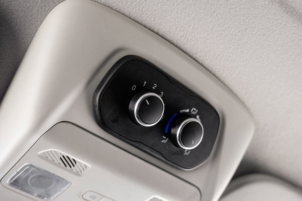 Used 2023 Ford Transit 350 XLT image 25