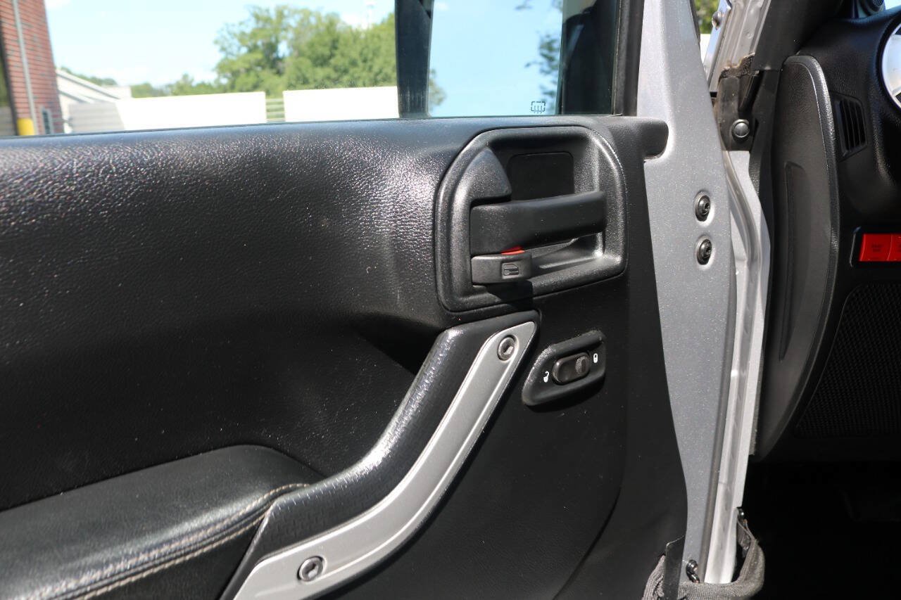 Used 2014 Jeep Wrangler Unlimited Rubicon AWD/4WD image 72