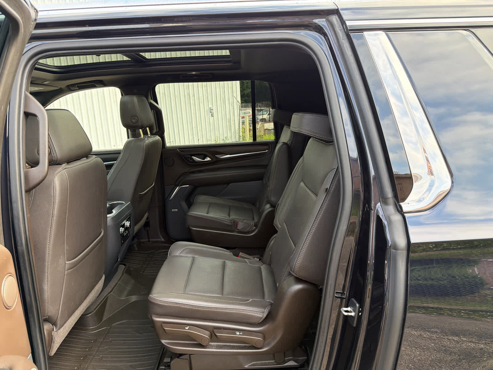 Used 2021 GMC Yukon XL Denali w/ Denali Premium Package AWD/4WD image 20
