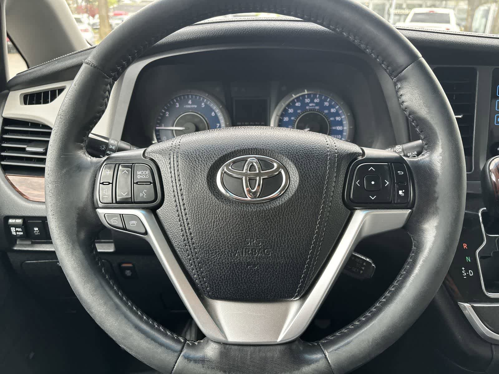 Used 2015 Toyota Sienna Limited image 7