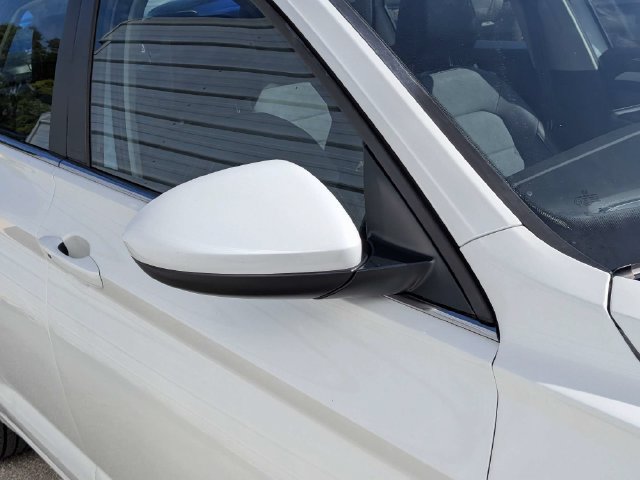 Used 2025 Volkswagen Jetta SE FWD image 10