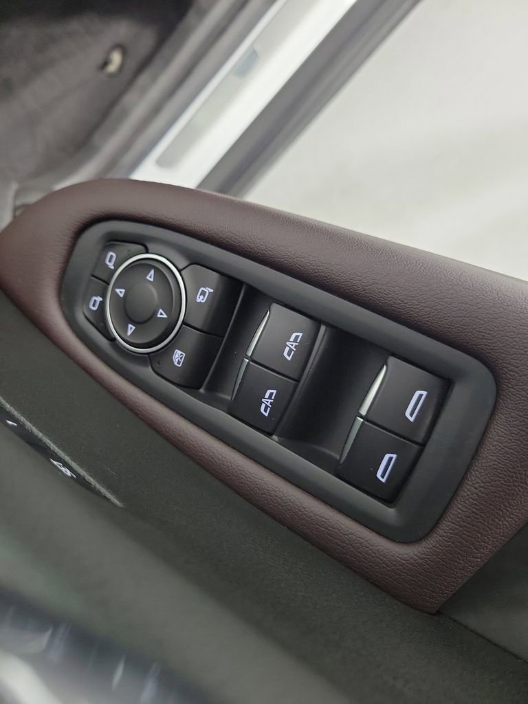 Used 2024 Cadillac XT6 Premium Luxury w/ Technology Package FWD image 21