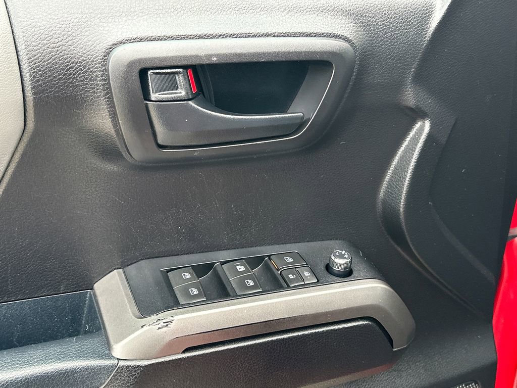 Used 2017 Toyota Tacoma SR5 w/ Tow Package image 15