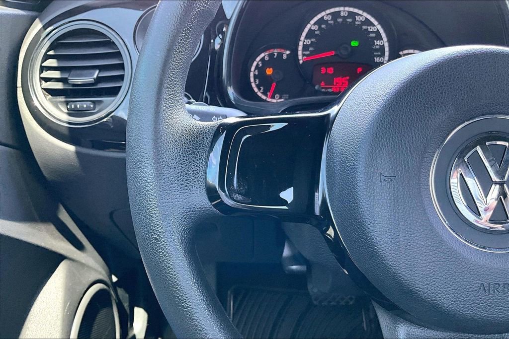 Used 2015 Volkswagen Beetle 1.8T Classic FWD image 18