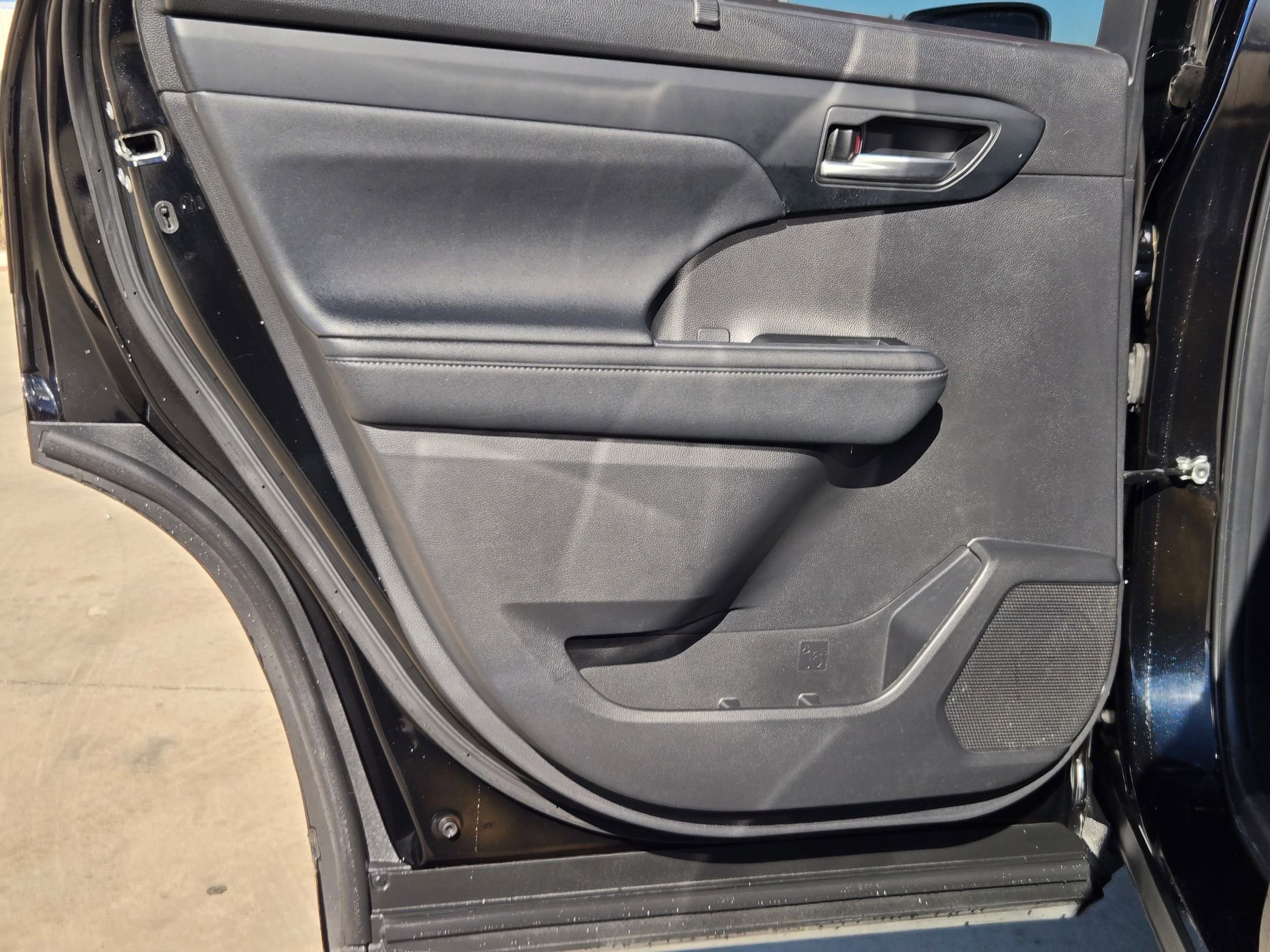 Used 2024 Toyota Highlander XSE image 16