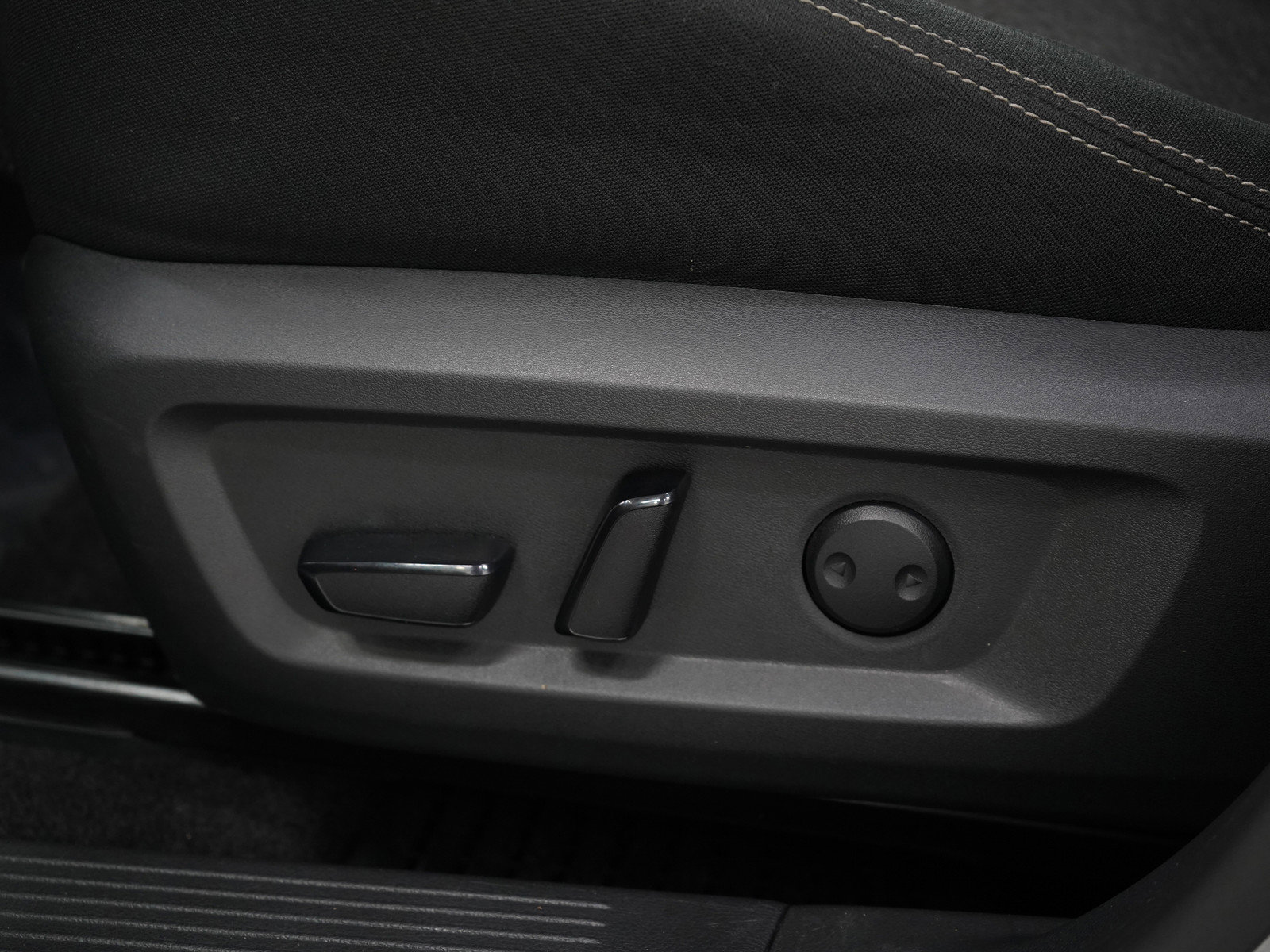 Used 2024 Nissan Rogue SV image 26