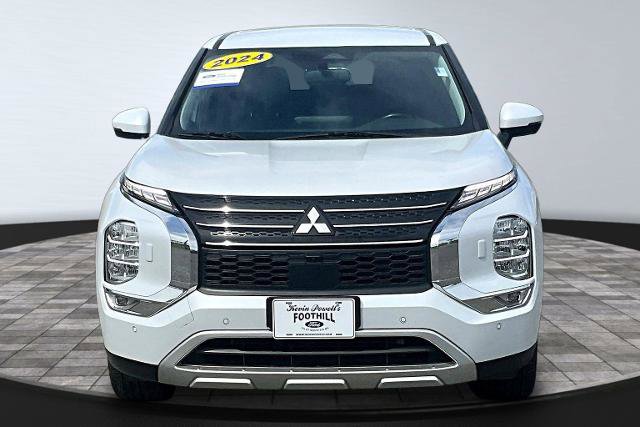 Used 2024 Mitsubishi Outlander AWD image 3