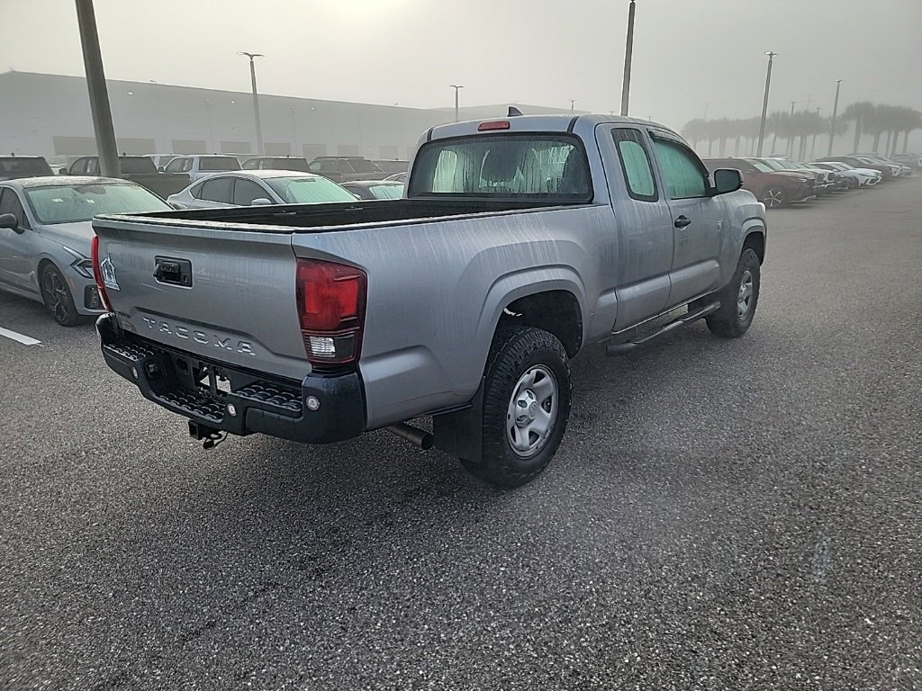 Used 2018 Toyota Tacoma SR image 3