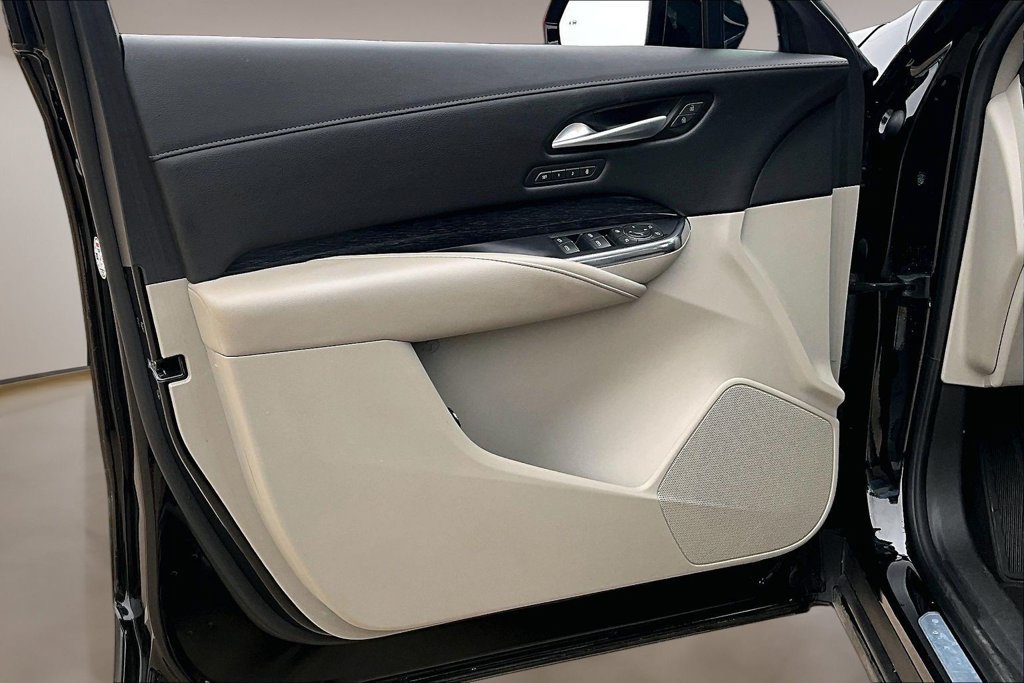 Used 2023 Cadillac XT4 Premium Luxury w/ Enhanced Visibility Package FWD image 18