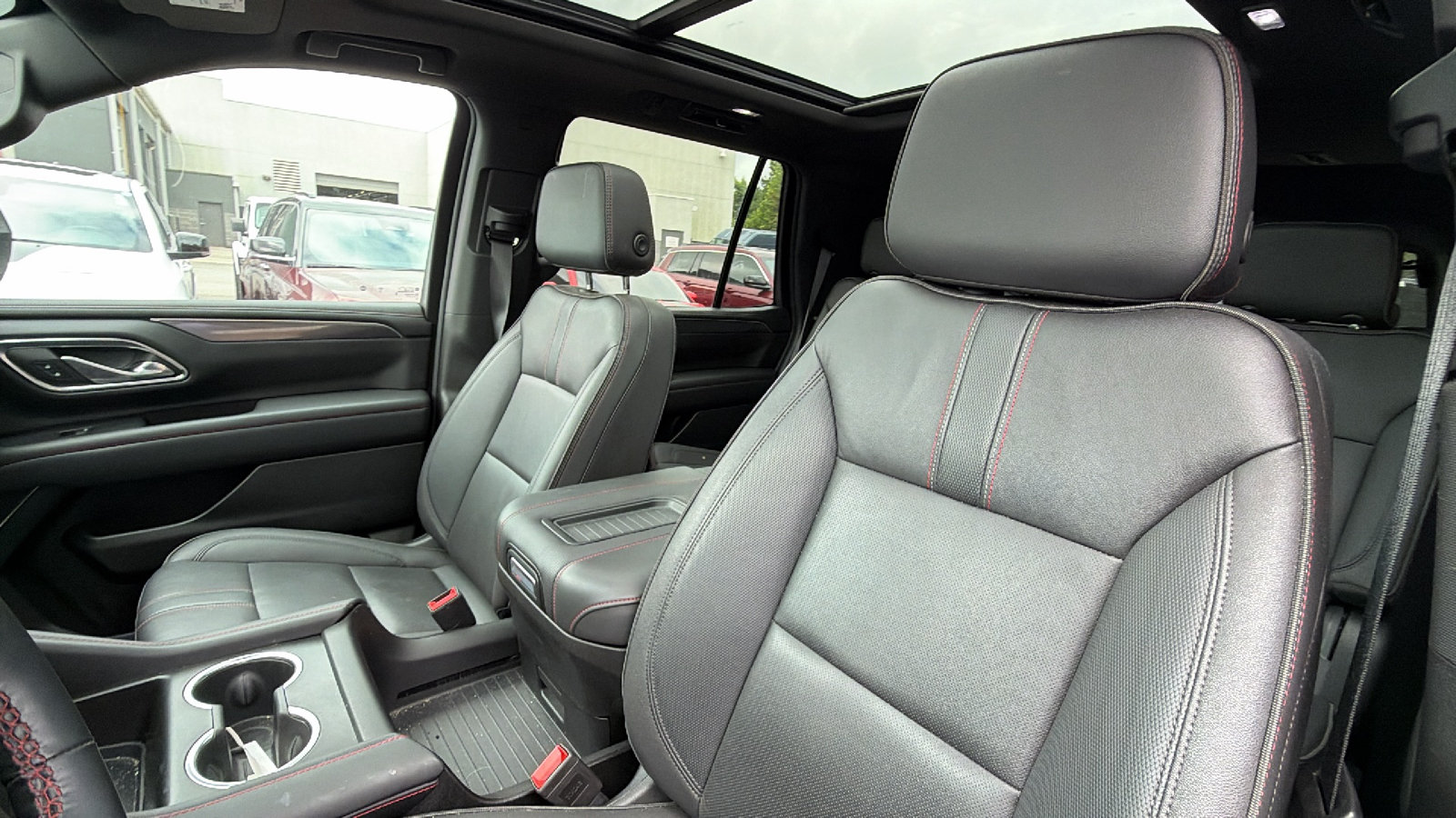 Used 2024 Chevrolet Tahoe RST w/ Luxury Package AWD/4WD image 17