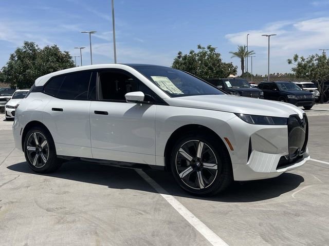 Used 2026 BMW iX xDrive45 w/ Premium Package image 4