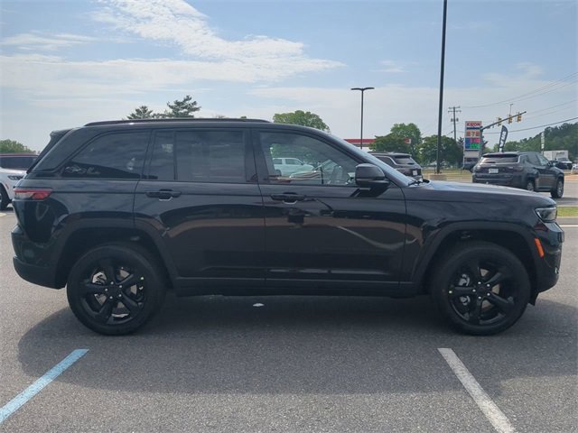 New 2025 Jeep Grand Cherokee Altitude image 3