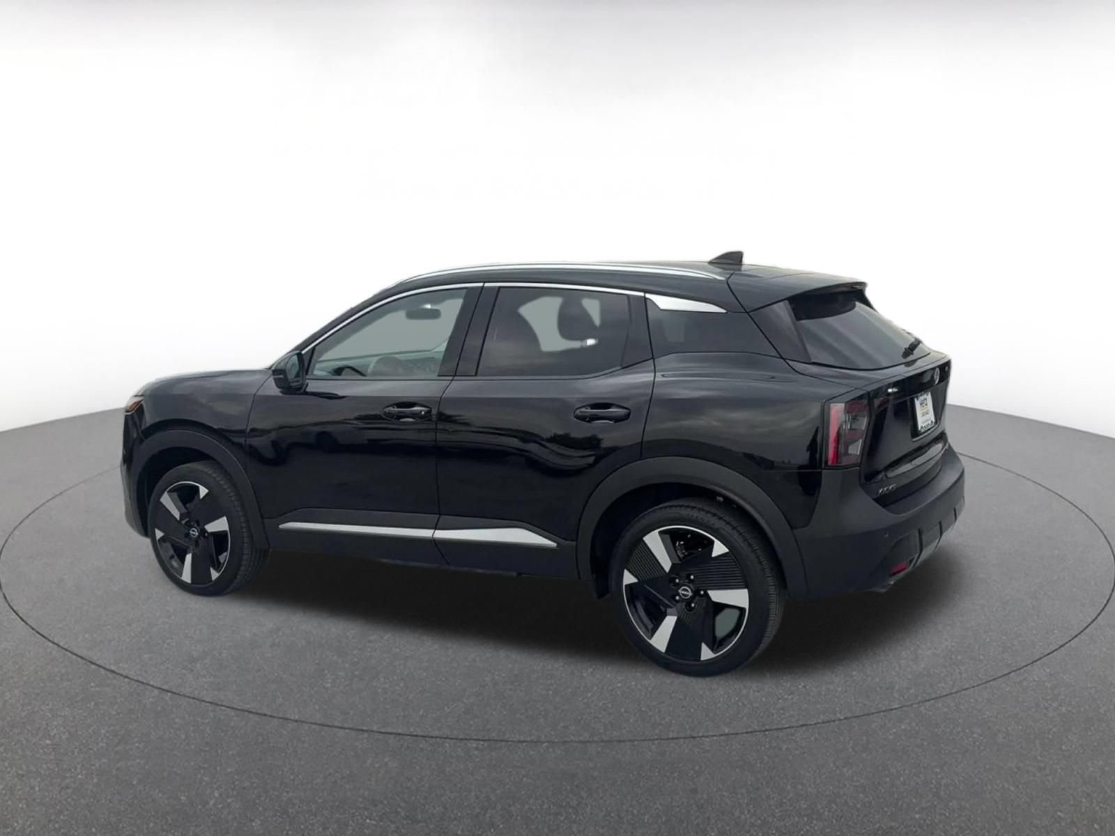 Used 2026 Nissan Kicks SR AWD/4WD image 8
