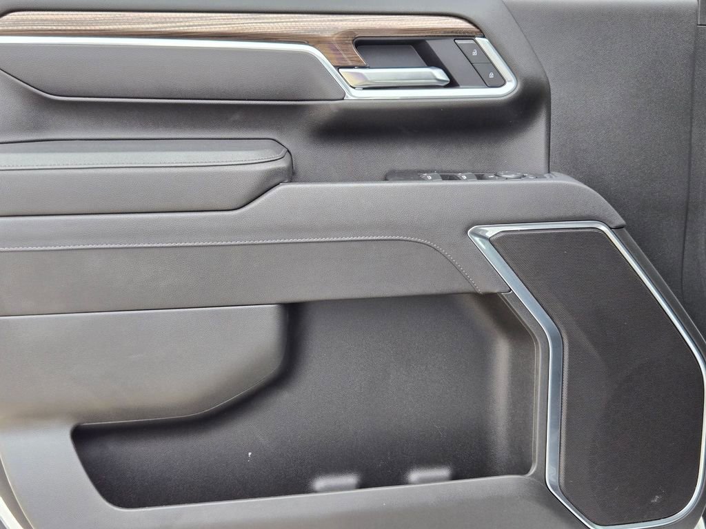 Used 2025 Chevrolet Silverado 2500 LT w/ Convenience Package image 11