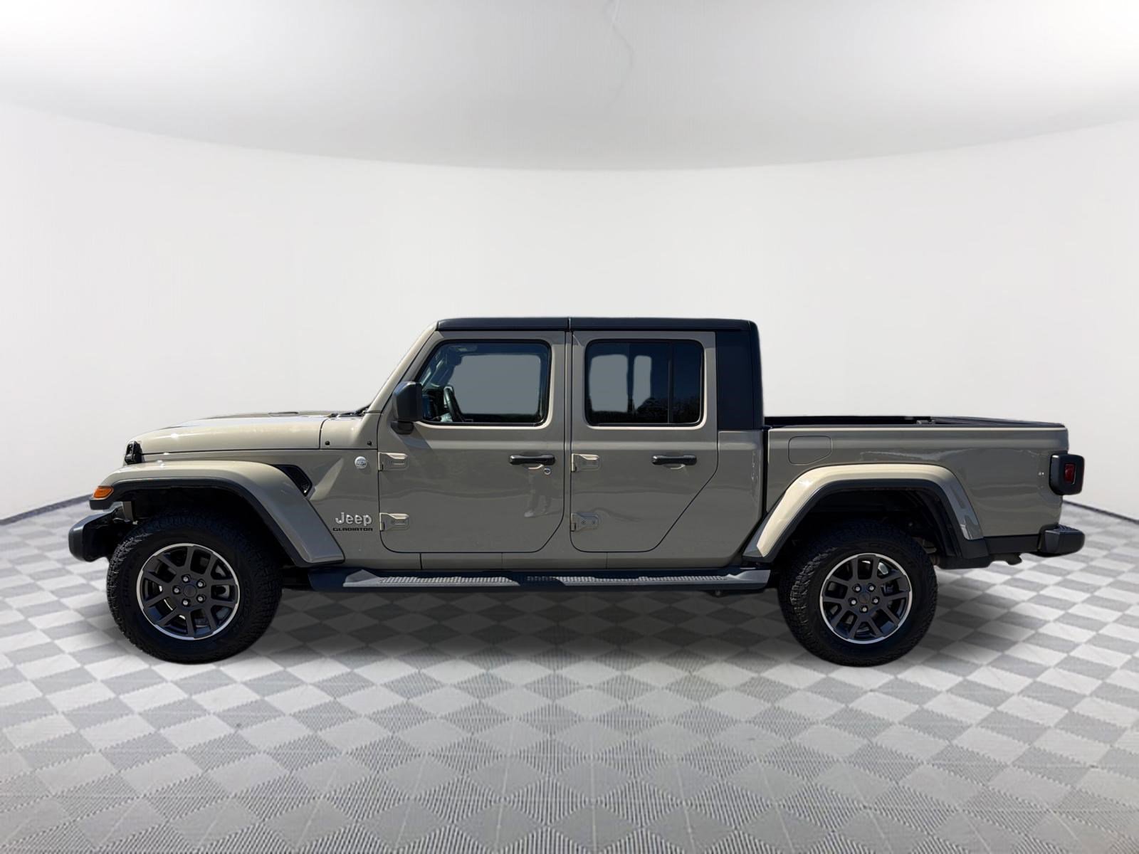 Used 2020 Jeep Gladiator Overland w/ Popular Equipment Package image 14