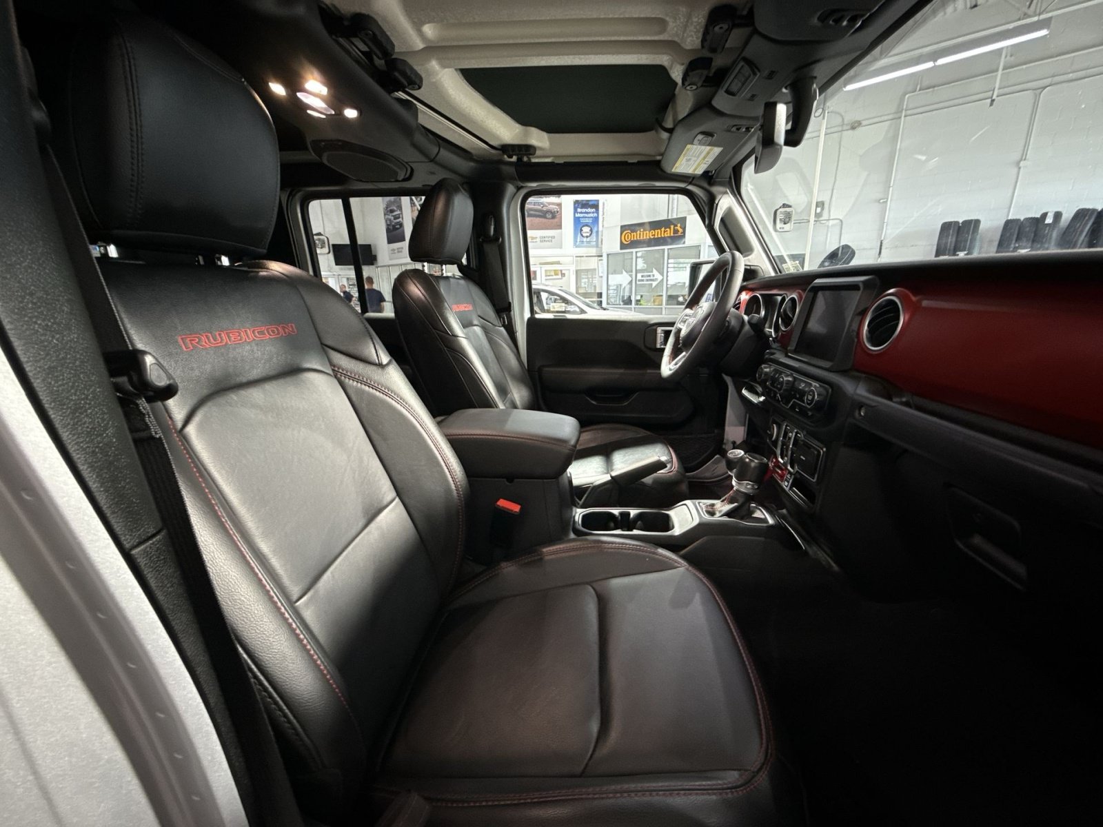 Used 2023 Jeep Gladiator Rubicon w/ Cold Weather Group AWD/4WD image 33
