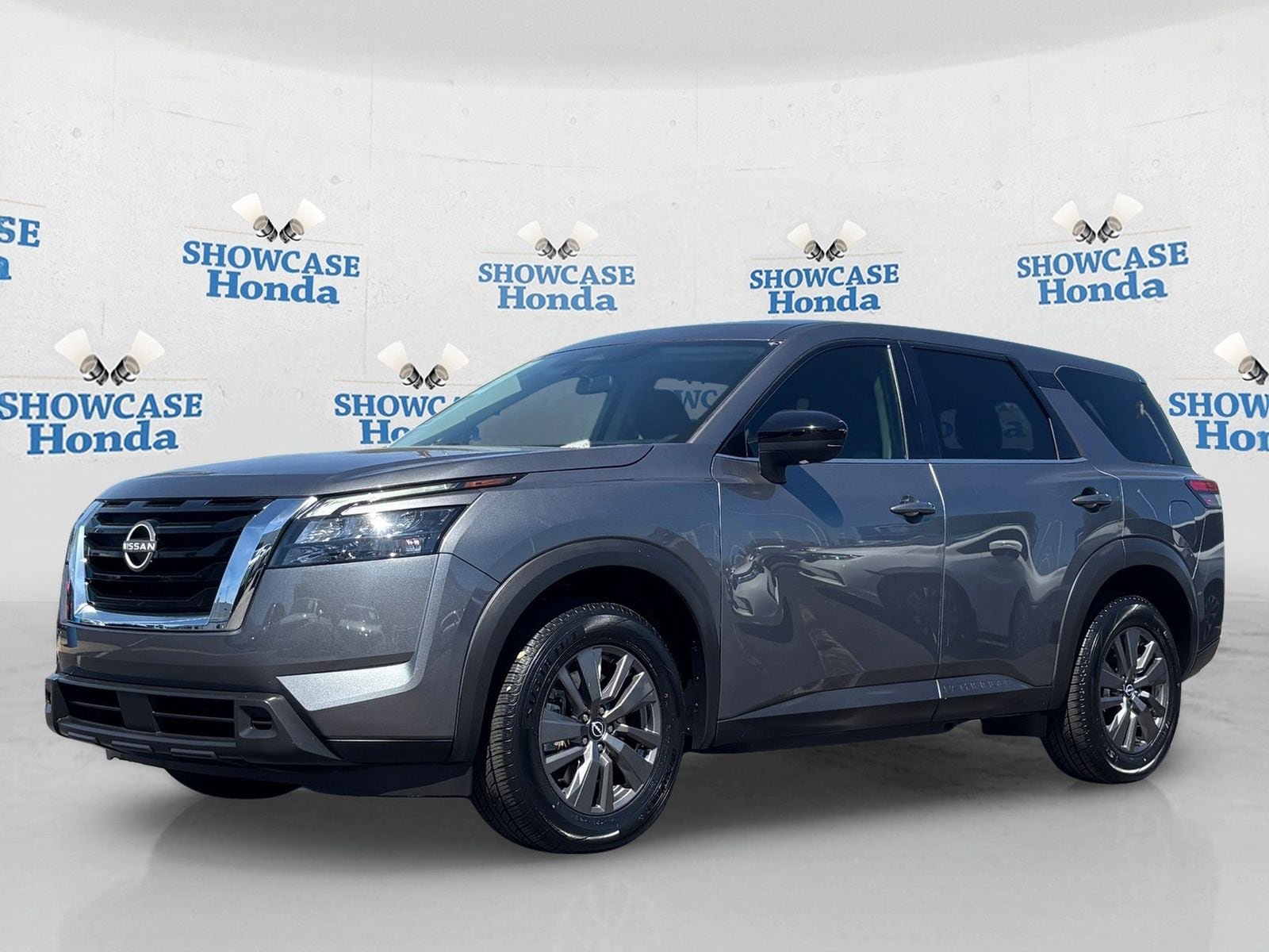 Used 2023 Nissan Pathfinder S image 2