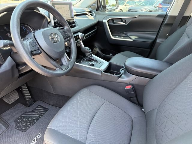 Used 2025 Toyota RAV4 XLE AWD/4WD image 18