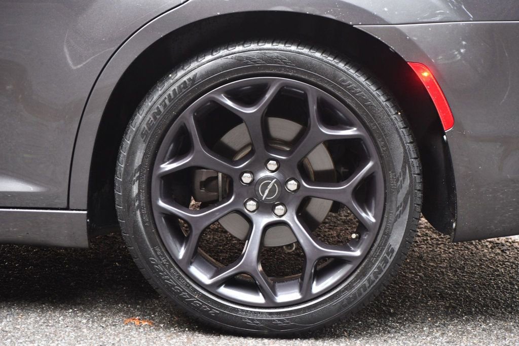 Used 2019 Chrysler 300 S image 16