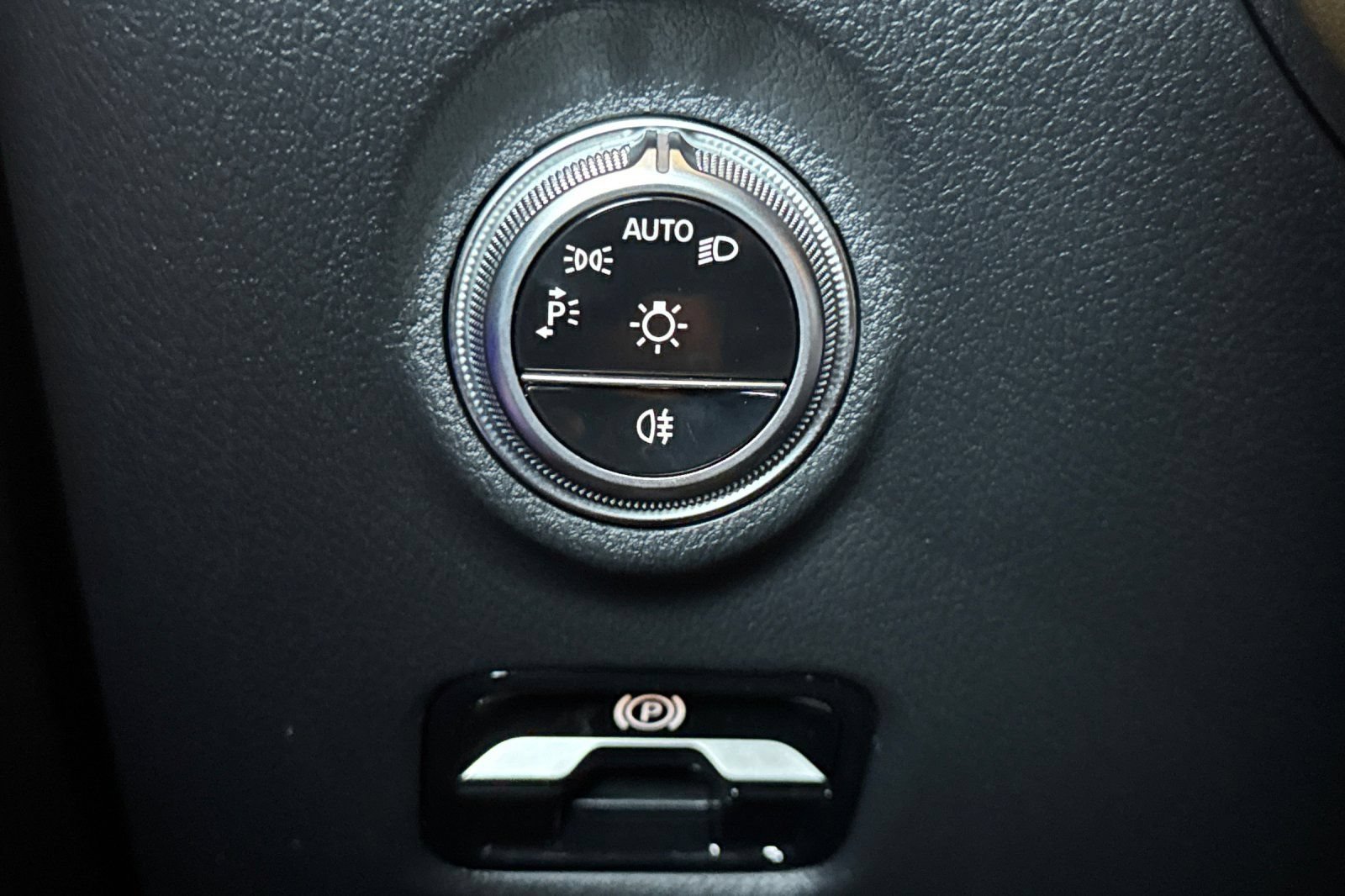 Used 2025 Mercedes-Benz C 300 4MATIC Sedan image 33