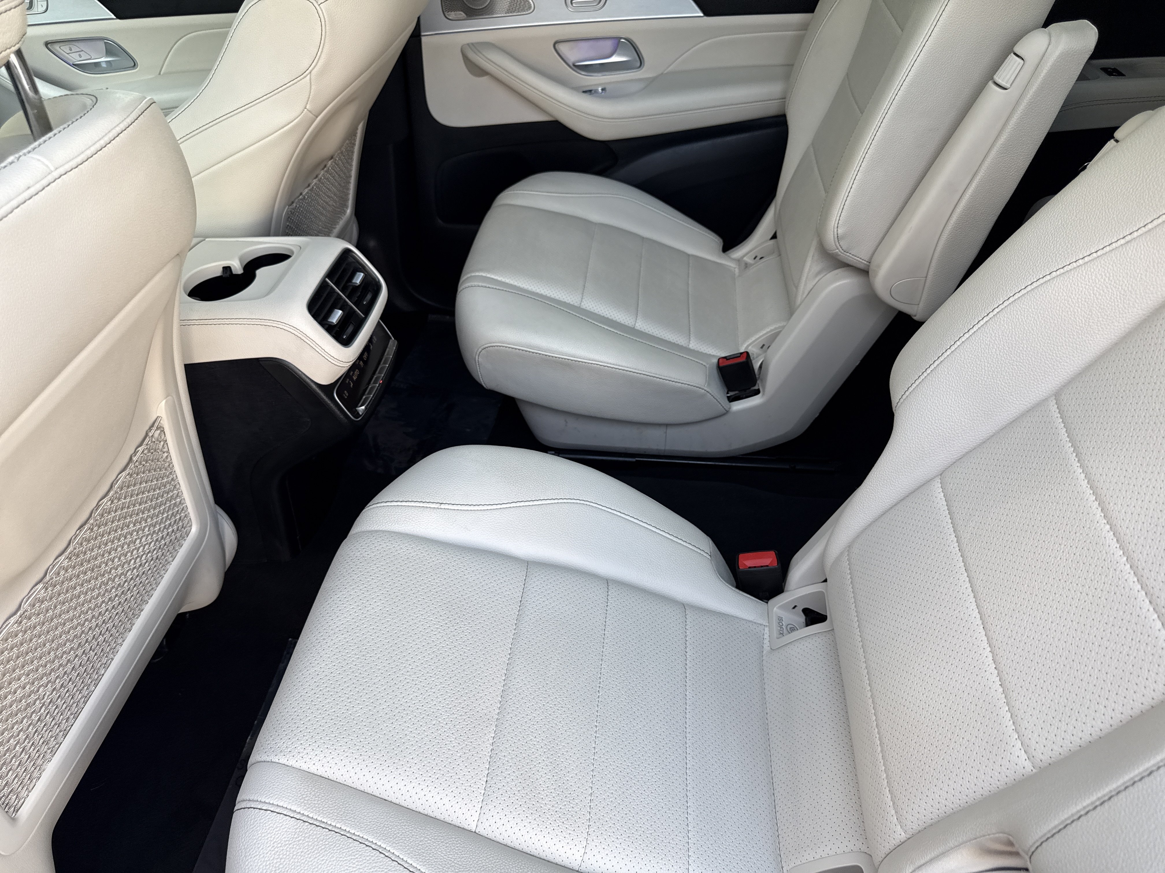 Used 2025 Mercedes-Benz GLS 450 4MATIC image 33