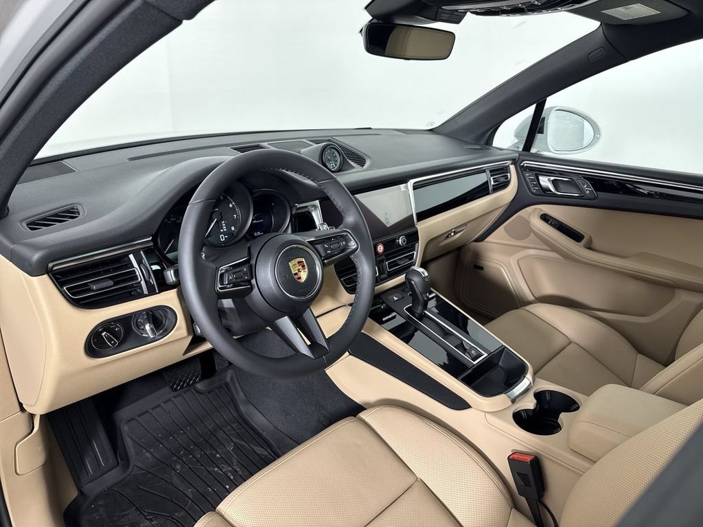 New 2026 Porsche Macan AWD/4WD image 4