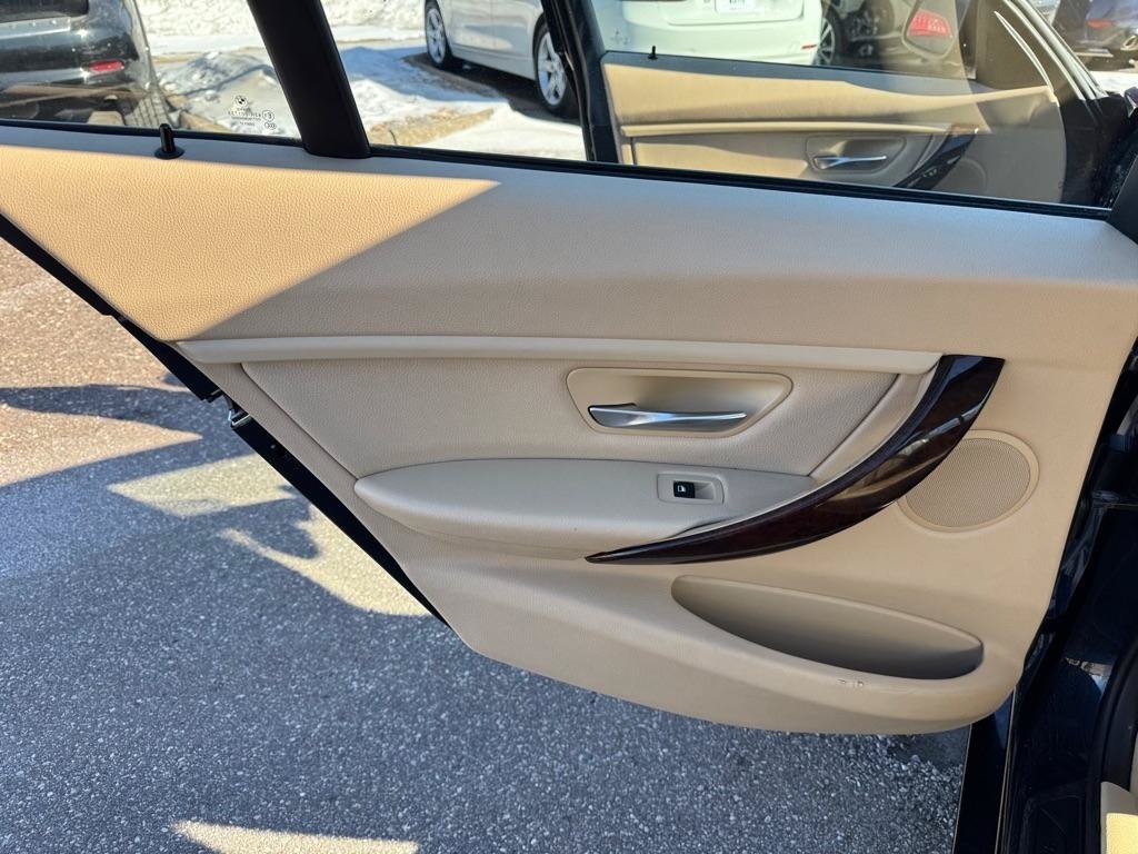 Used 2014 BMW 320i xDrive Sedan AWD/4WD image 22