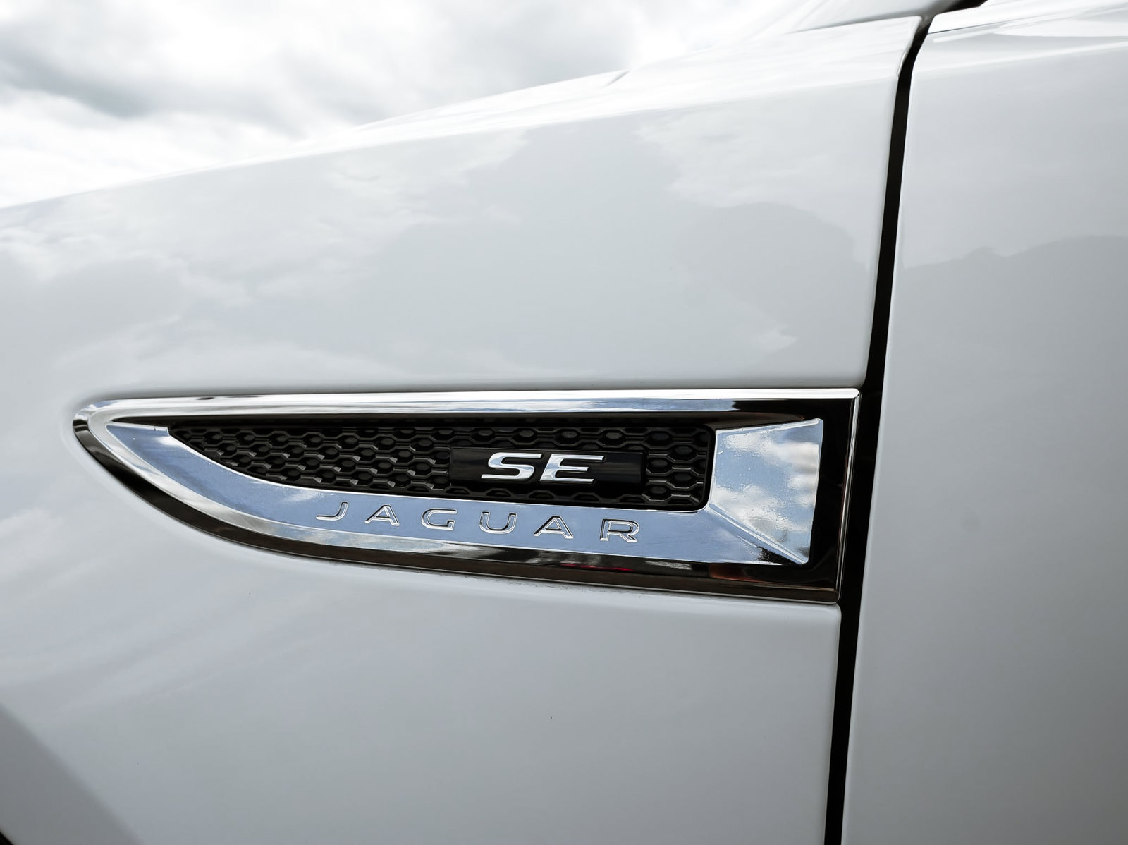 Used 2020 Jaguar E-PACE SE AWD/4WD image 14