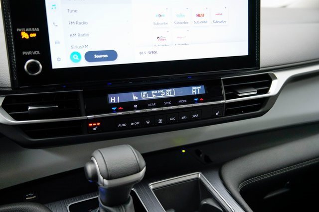 Certified 2025 Toyota Sienna XLE image 23