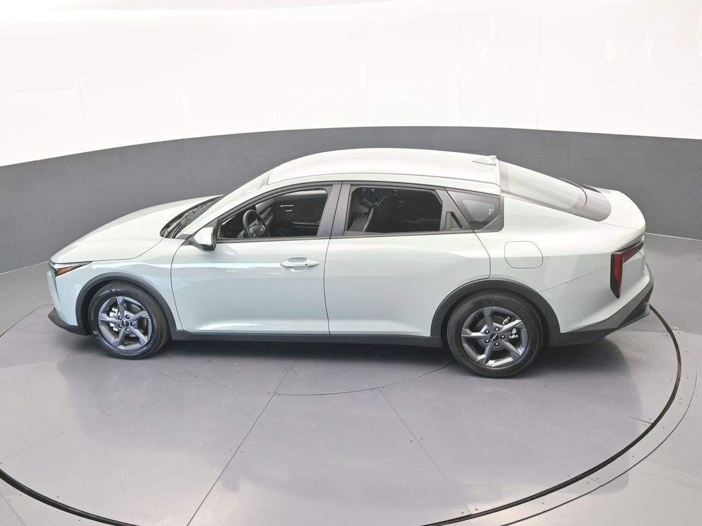 Used 2025 Kia K4 LXS image 43