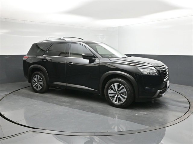 Certified 2025 Nissan Pathfinder SL image 17