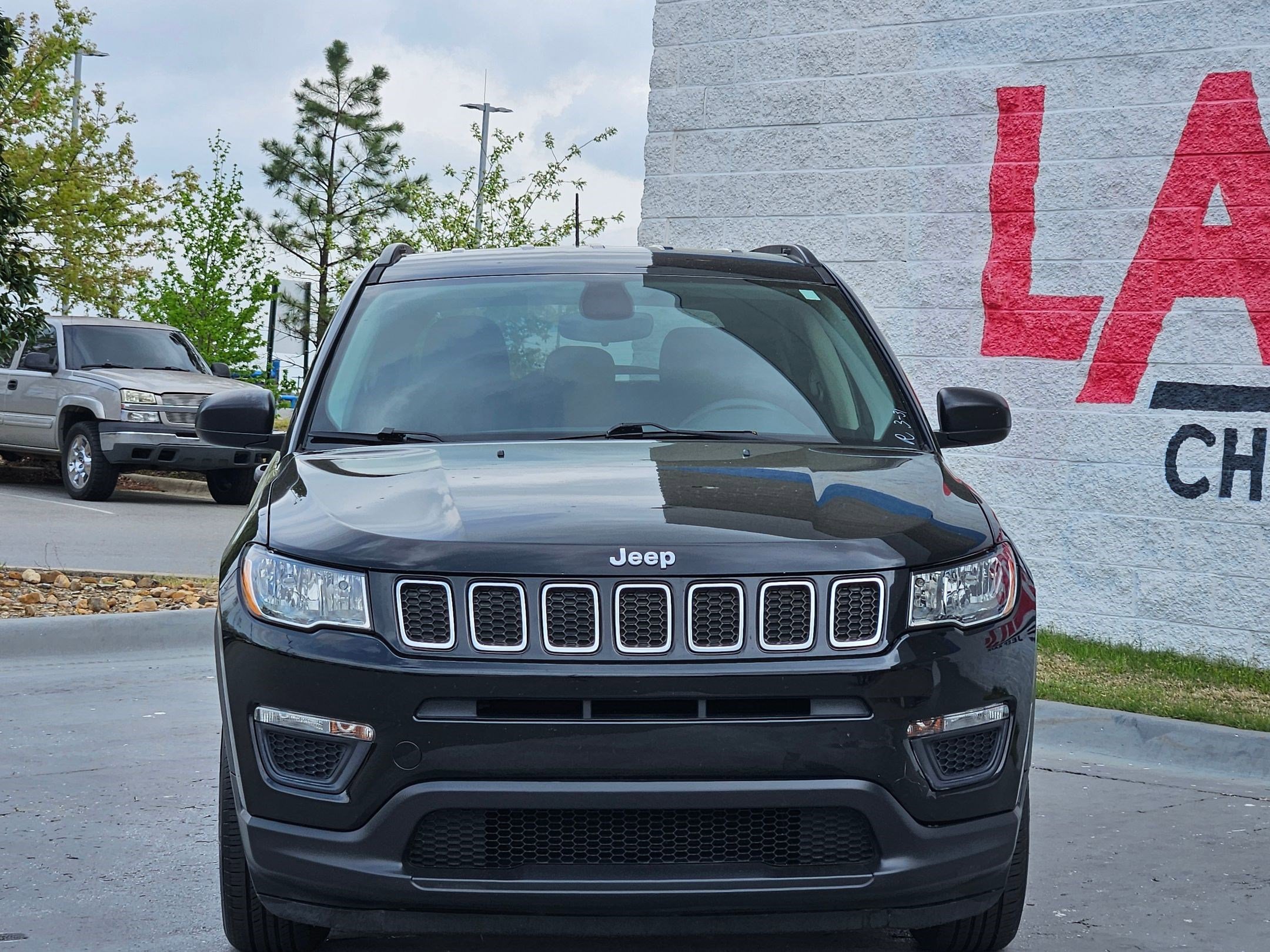 Used 2018 Jeep Compass Sport image 2