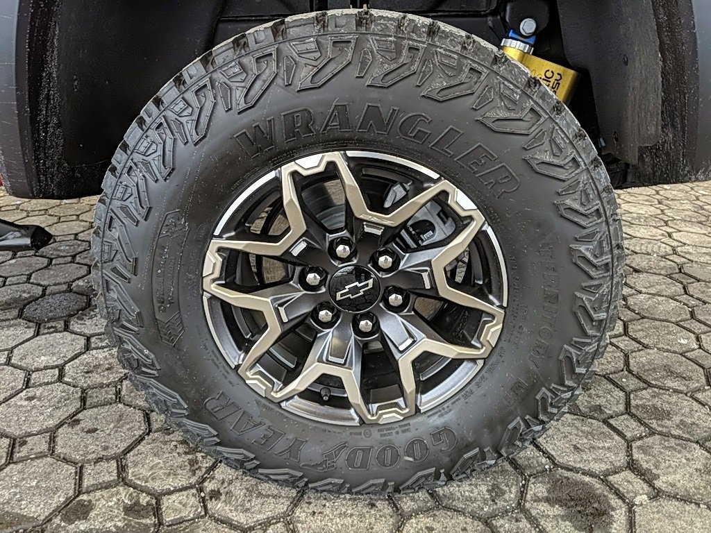 Used 2024 Chevrolet Colorado ZR2 w/ Safety Package image 9